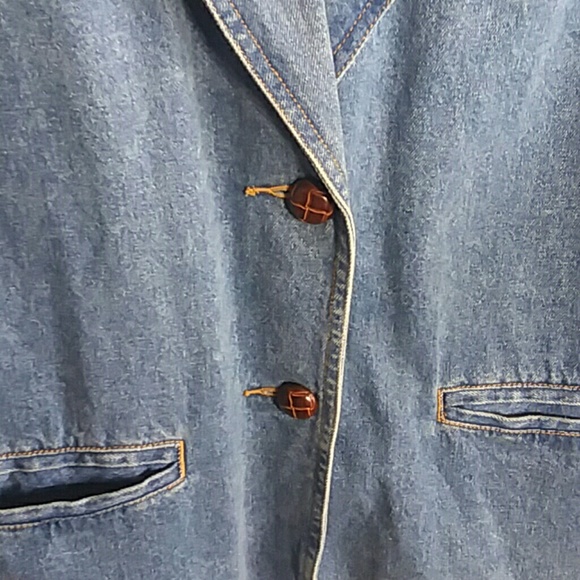 Northern Style Denim Jacket With Leather Details - Picture 2 of 7